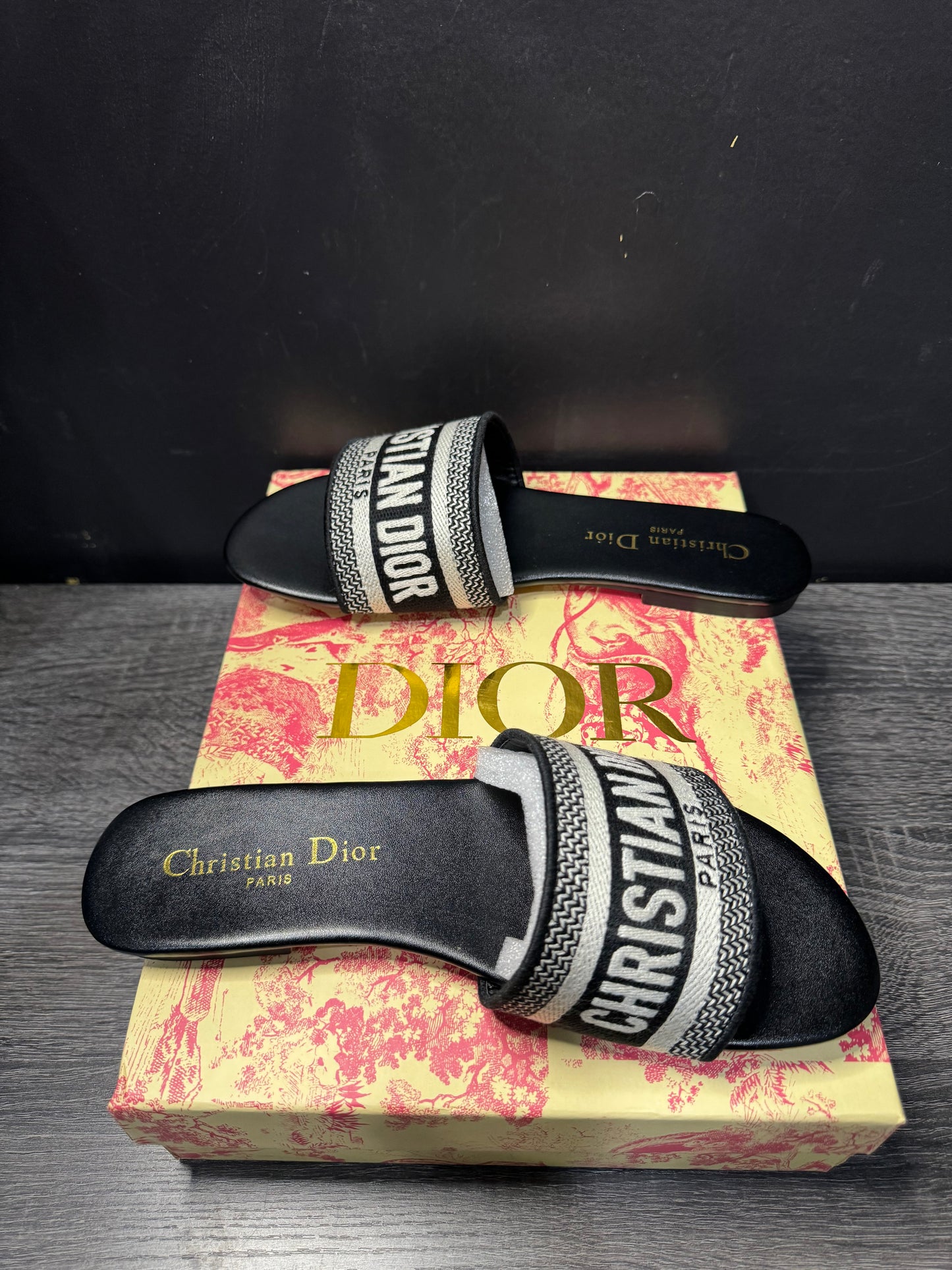 Adore Wmns Slides