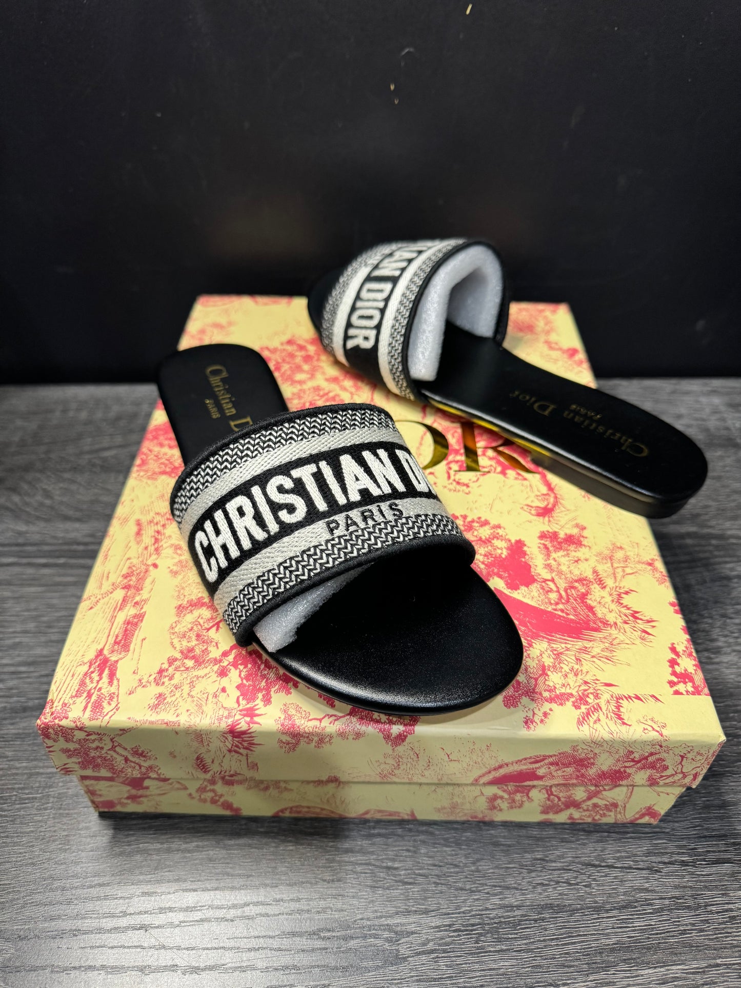 Adore Wmns Slides