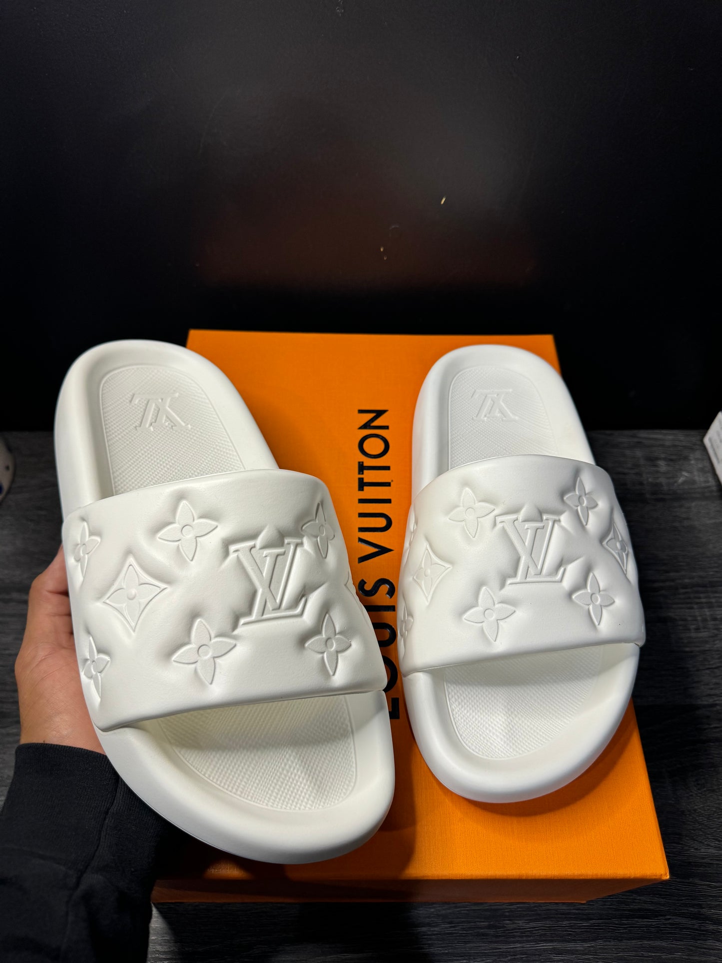 White LV wmns