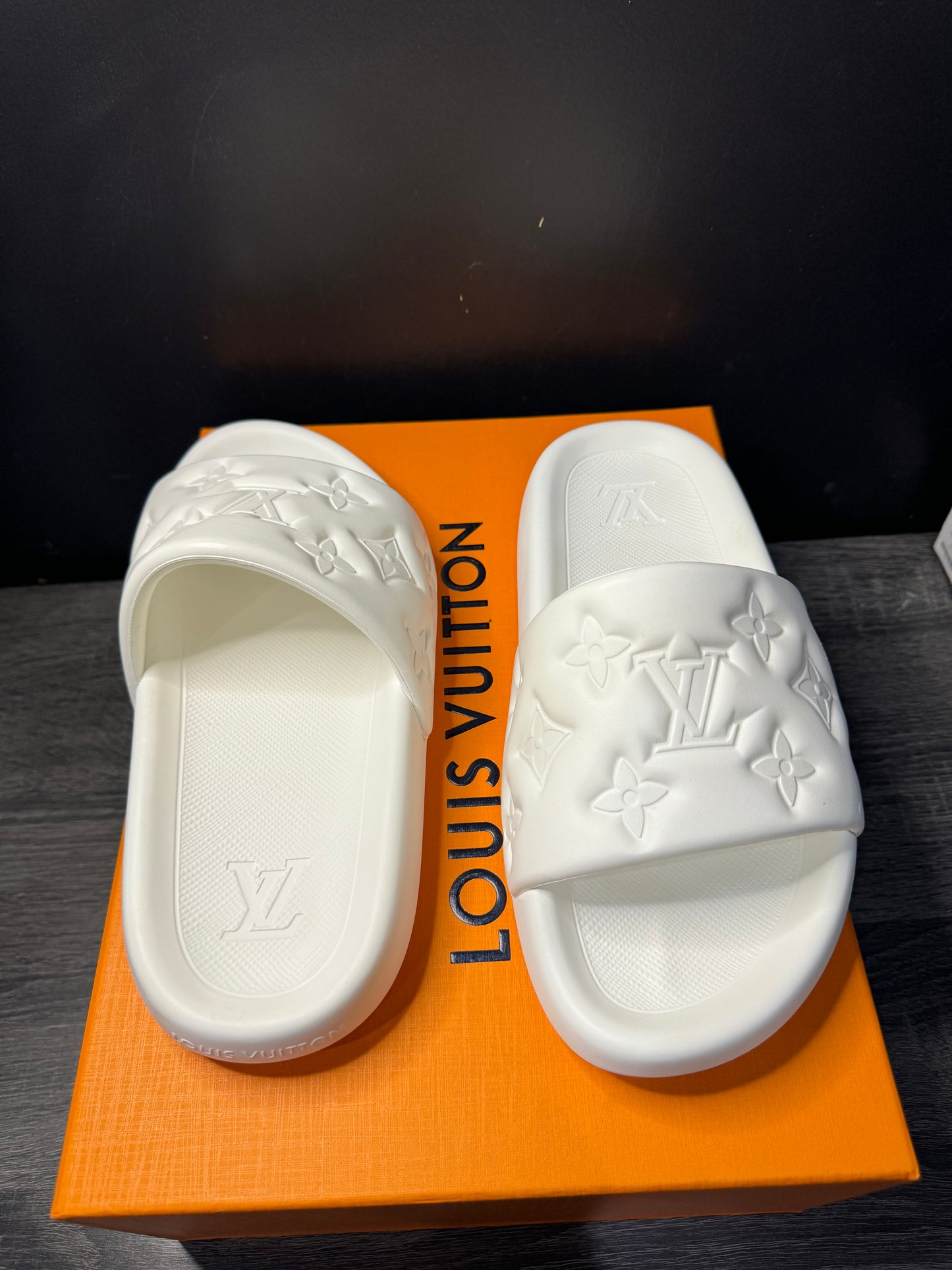 White LV wmns