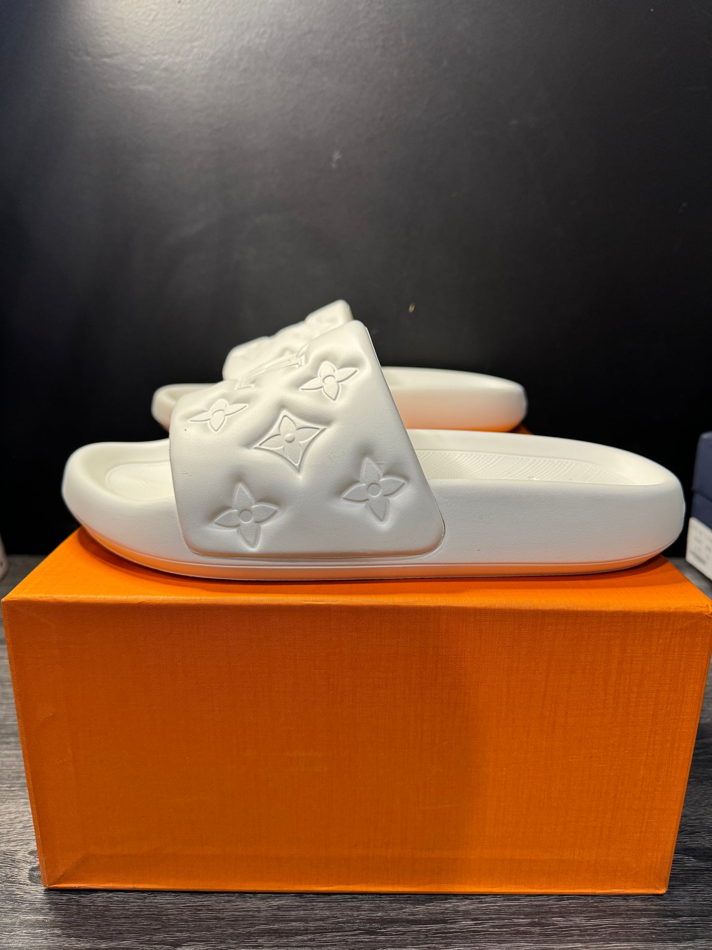 White LV wmns